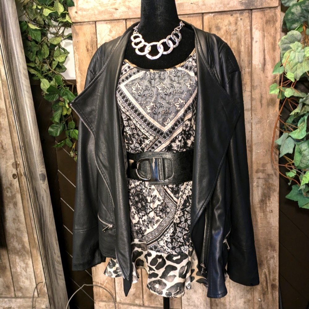 Beautiful bell blouse     Lg